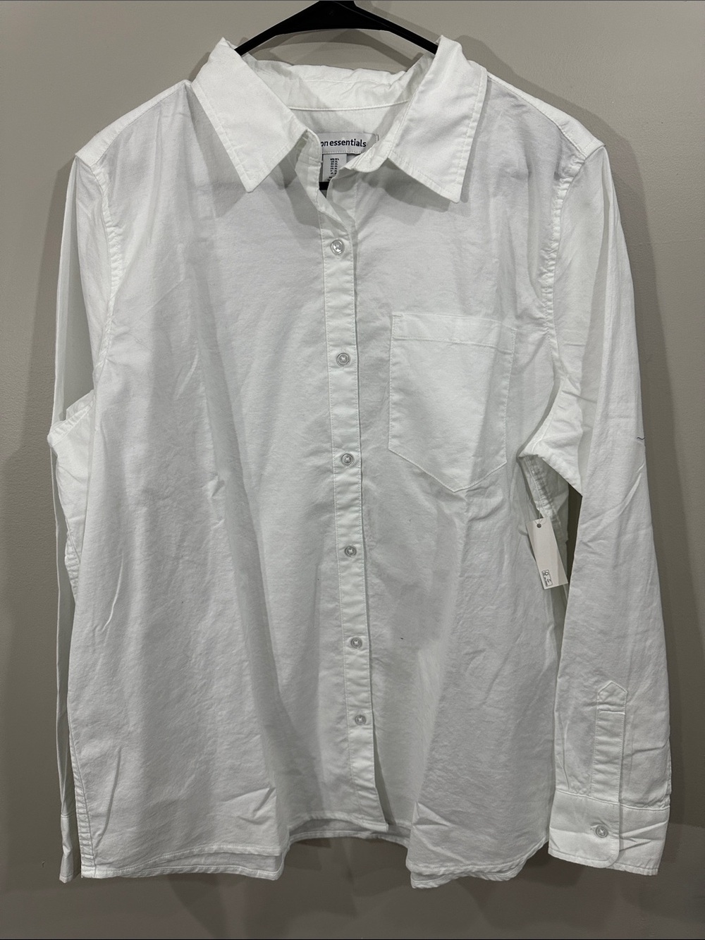 NWT Amazon Essentials Women’s White Long-Sleeve Button Down Shirt with Pocket